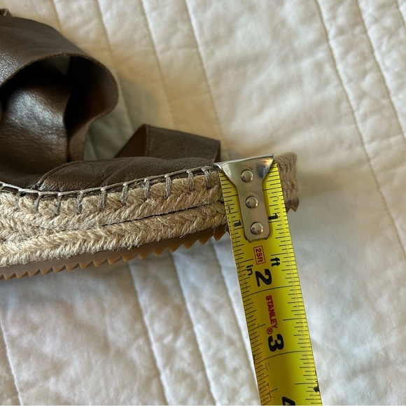 Eileen Fisher Willow Espadrille Wedge in Bronze. Size 7.5. - Picture 13 of 16